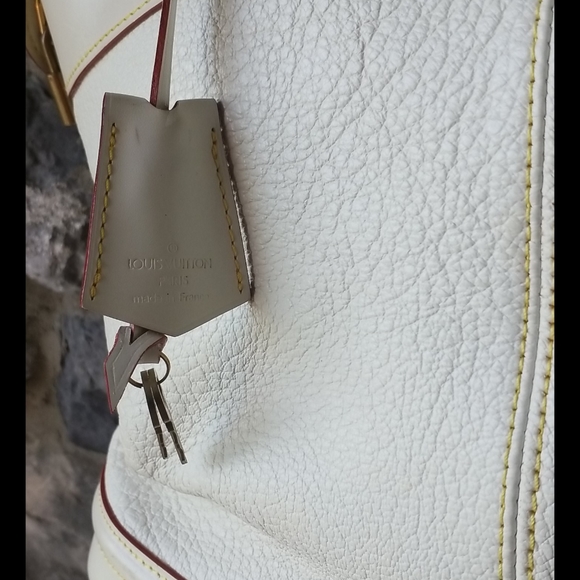 Louis Vuitton Lock It - Picture 5 of 12